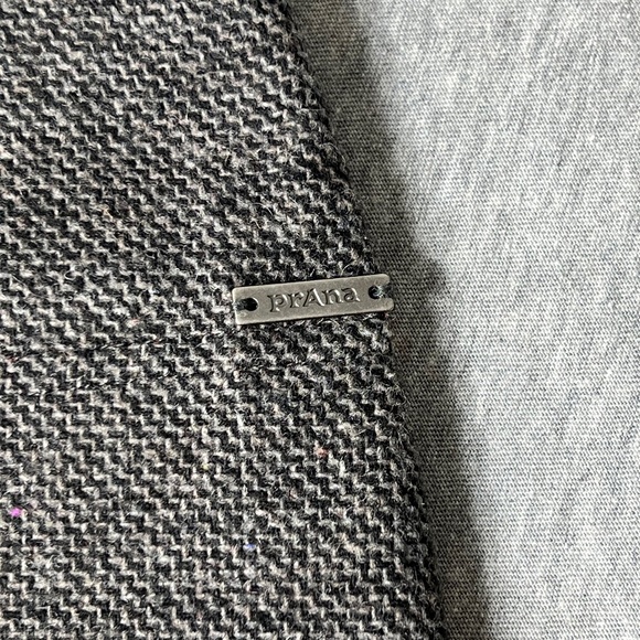 PrAna Quincy Grey Tweed Wool Buckled Wrap Skirt | Red| | Size Small - Picture 6 of 14